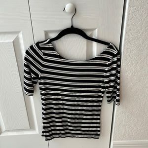 Banana Republic women’s shorts sleeve Tee